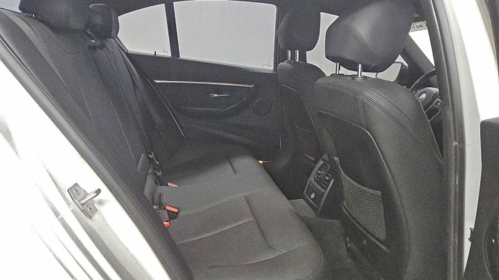 BMW 330  2018