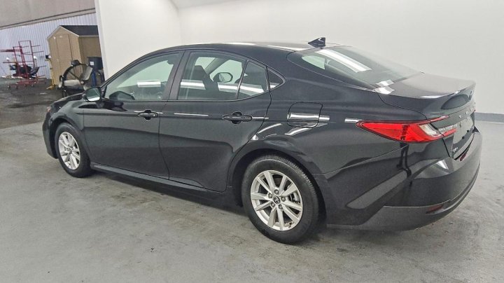 Toyota Camry  2025