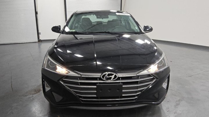 Hyundai Elantra  2020
