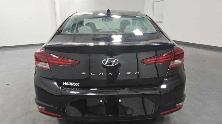 Hyundai Elantra  2020