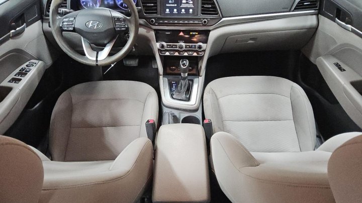 Hyundai Elantra  2020