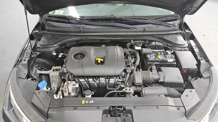 Hyundai Elantra  2020