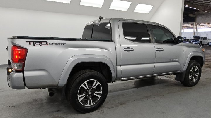 Toyota TACOMA  2017