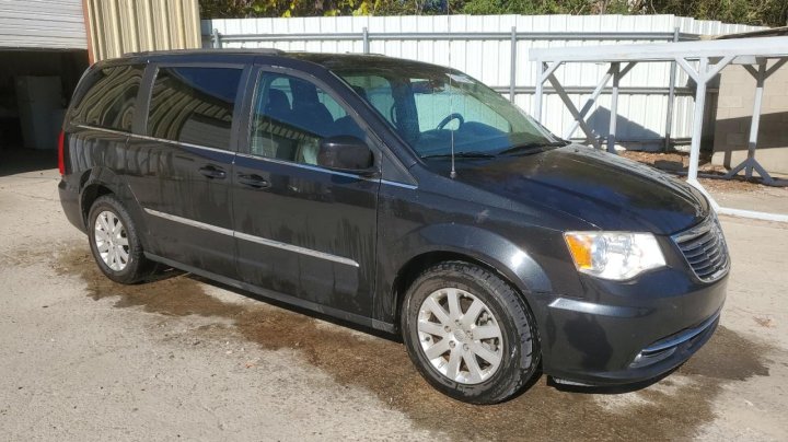 CHRYSLER TOWN & COUNTRY  2016
