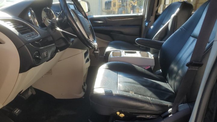 CHRYSLER TOWN & COUNTRY  2016