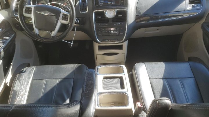 CHRYSLER TOWN & COUNTRY  2016