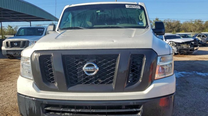 Nissan NV  2016