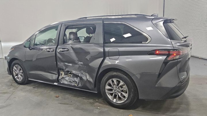 Toyota SIENNA  2025