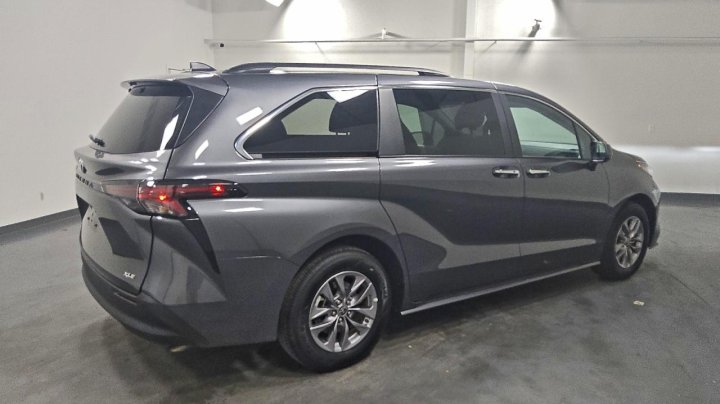 Toyota SIENNA  2025
