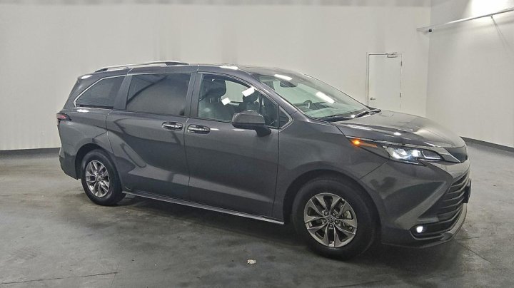 Toyota SIENNA  2025