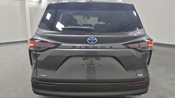 Toyota SIENNA  2025
