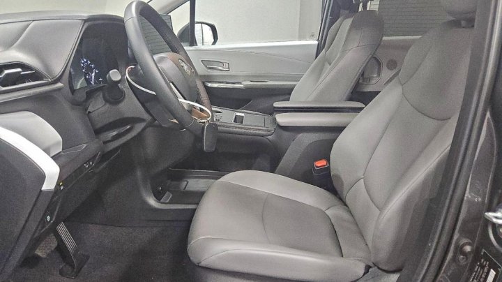 Toyota SIENNA  2025