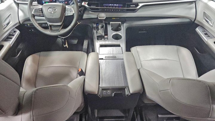 Toyota SIENNA  2025