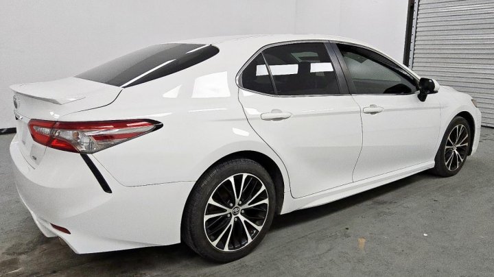 Toyota Camry  2018