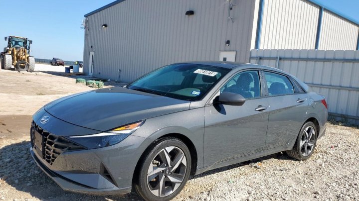 Hyundai Elantra  2023