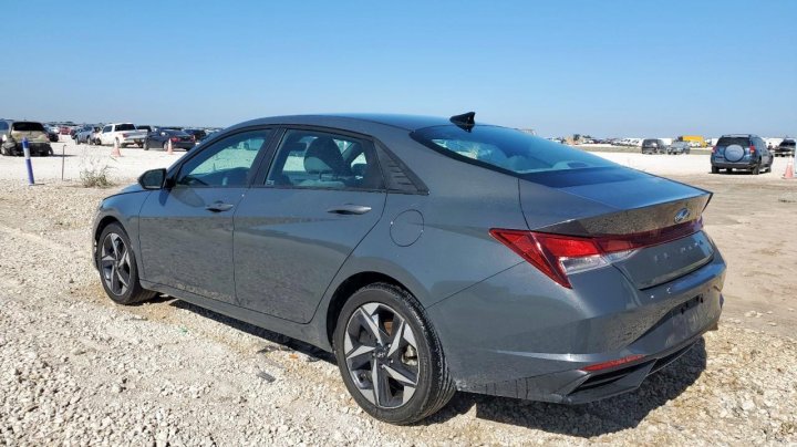 Hyundai Elantra  2023