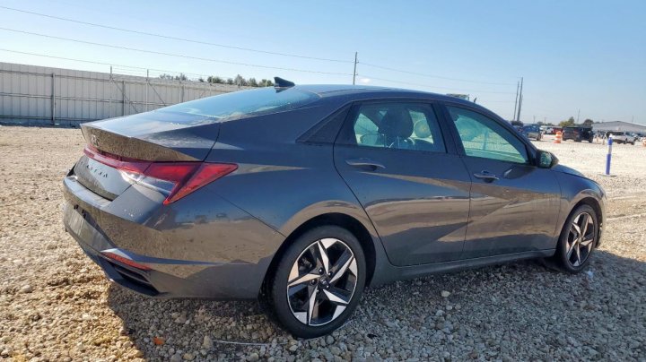 Hyundai Elantra  2023