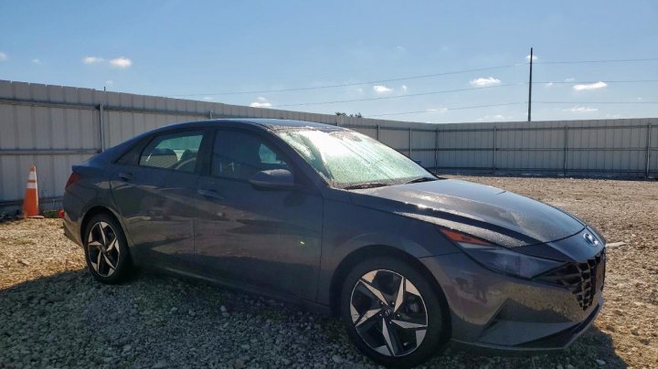 Hyundai Elantra  2023