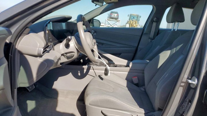 Hyundai Elantra  2023