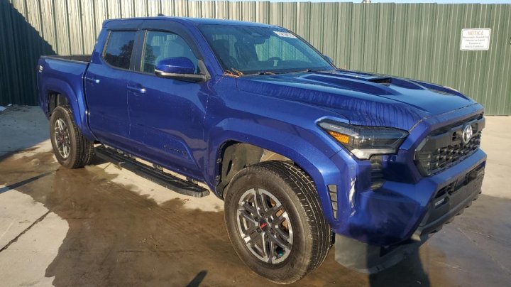 Toyota TACOMA  2024