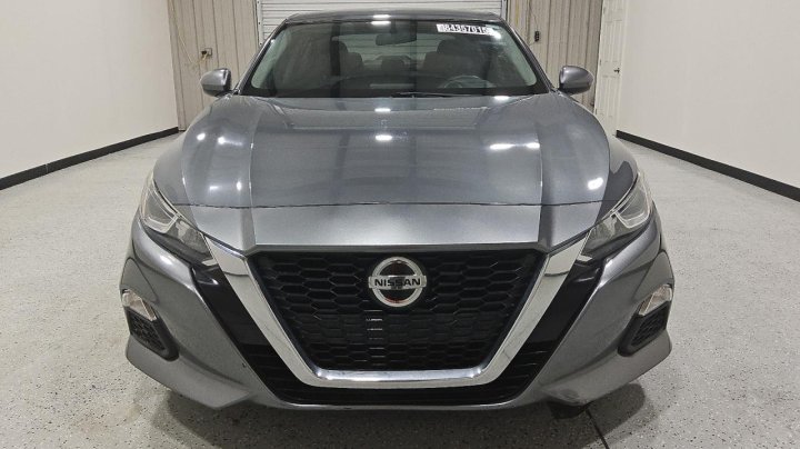 Nissan Altima  2020