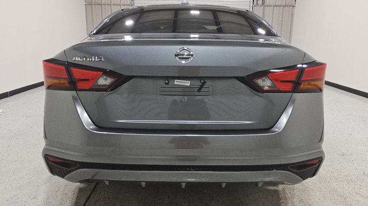 Nissan Altima  2020