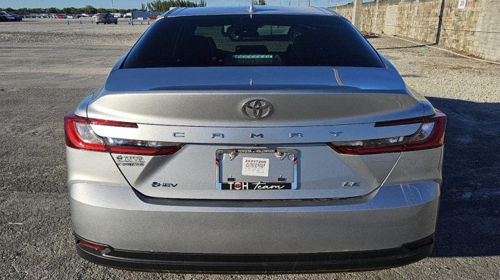 Toyota Camry  2025