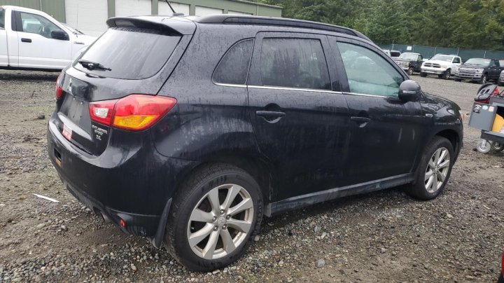 Mitsubishi OUTLANDER SPORT  2015