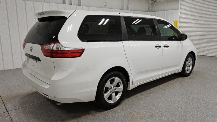 Toyota SIENNA  2016