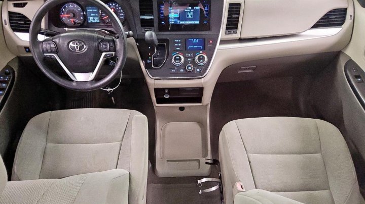 Toyota SIENNA  2016
