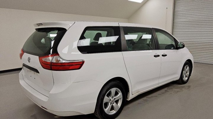 Toyota SIENNA  2016