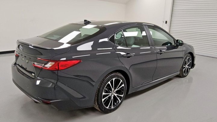 Toyota Camry  2025