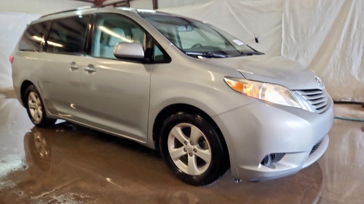 Toyota SIENNA  2016