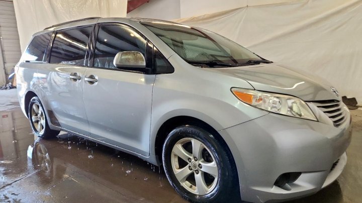 Toyota SIENNA  2016