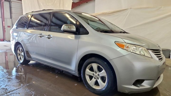 Toyota SIENNA  2015