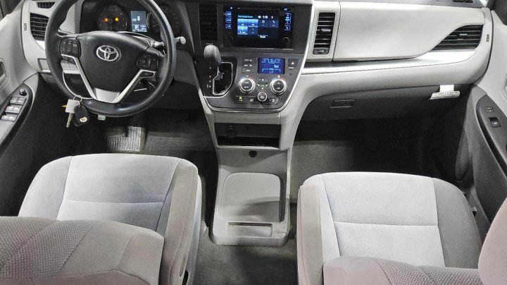 Toyota SIENNA  2016