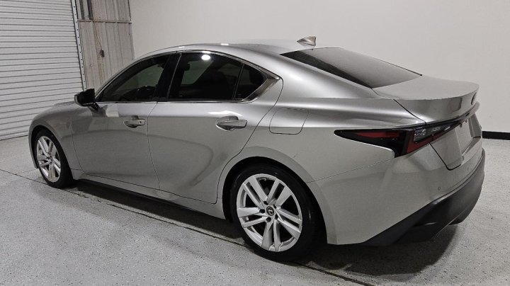 Lexus IS  2021