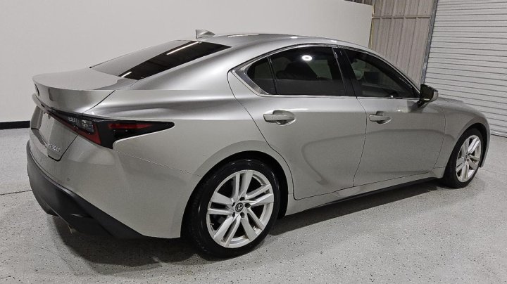 Lexus IS  2021