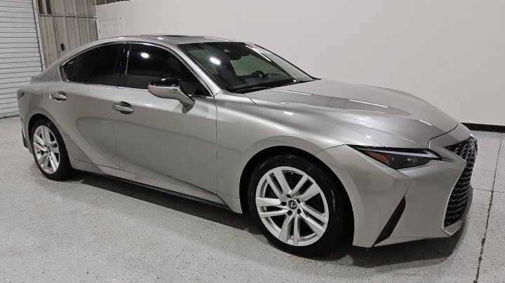 Lexus IS  2021