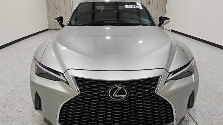 Lexus IS  2021