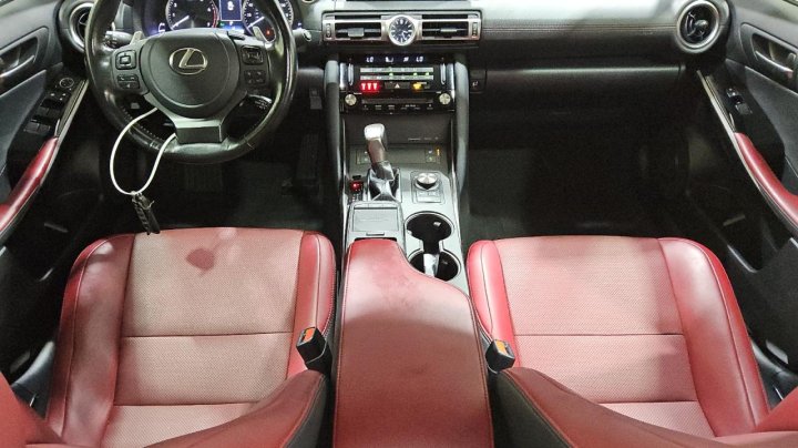 Lexus IS  2021