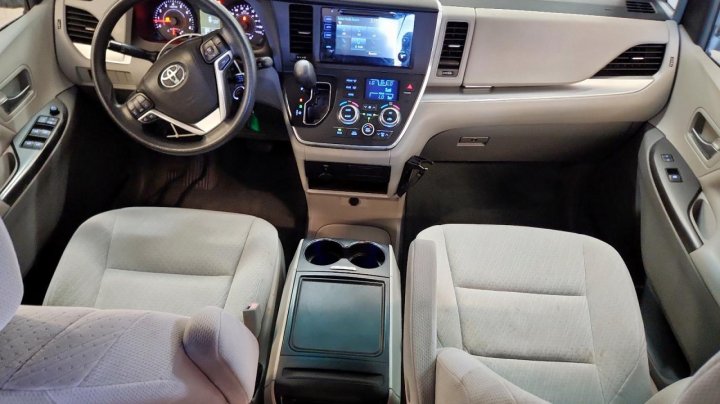Toyota SIENNA  2016
