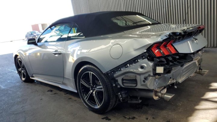 Ford MUSTANG  2025