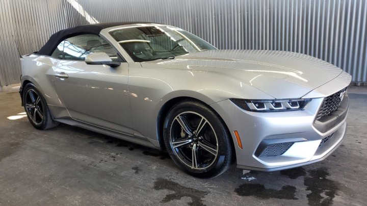 Ford MUSTANG  2025
