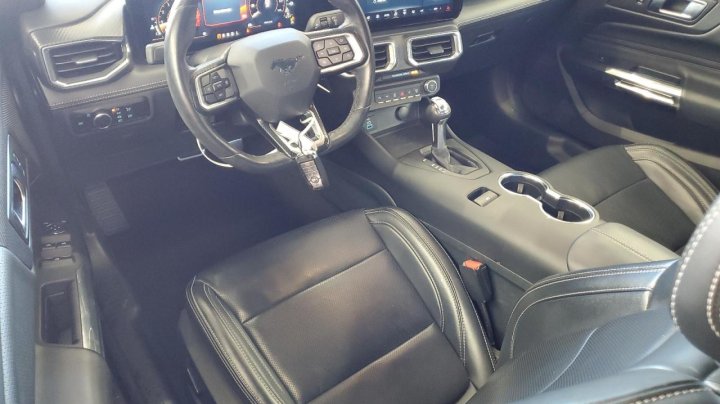 Ford MUSTANG  2025