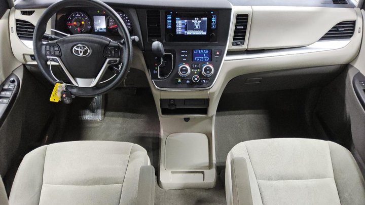 Toyota SIENNA  2015