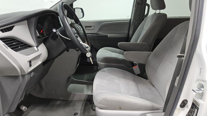 Toyota SIENNA  2015