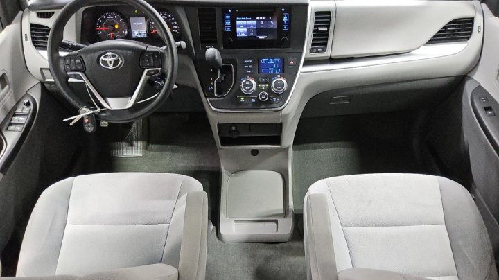 Toyota SIENNA  2016