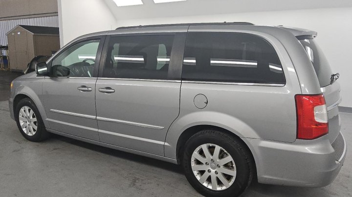 CHRYSLER TOWN & COUNTRY  2016