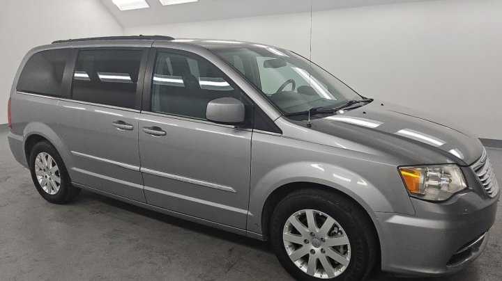 CHRYSLER TOWN & COUNTRY  2016